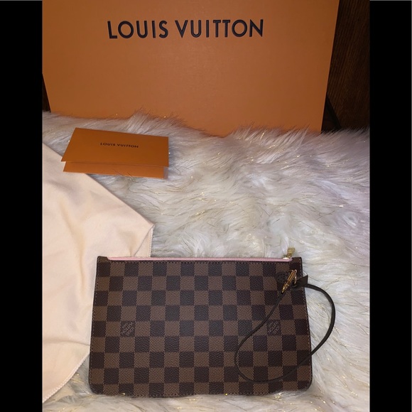 Louis Vuitton Handbags - Authentic Louis Vuitton Neverfull pochette Pouch